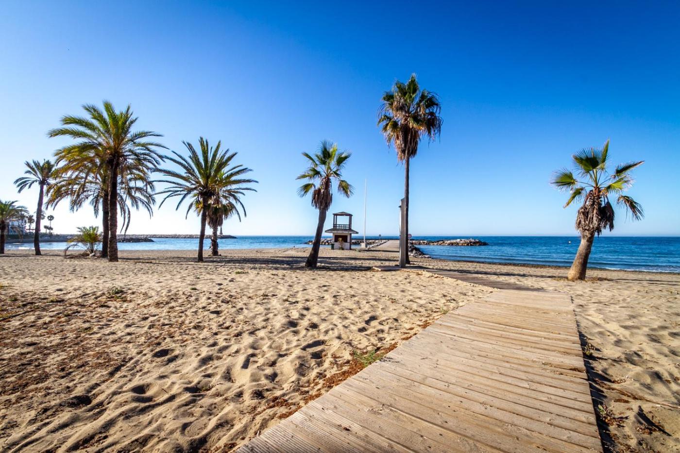 Marbella Banus Suites - Lily Playas Del Duque Banus Beach Apartment Kültér fotó