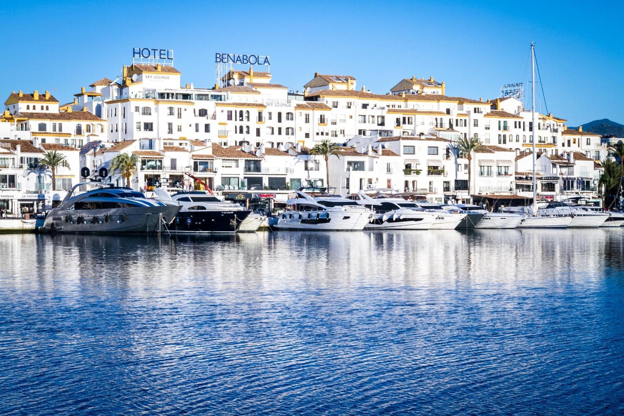 Marbella Banus Suites - Lily Playas Del Duque Banus Beach Apartment Kültér fotó