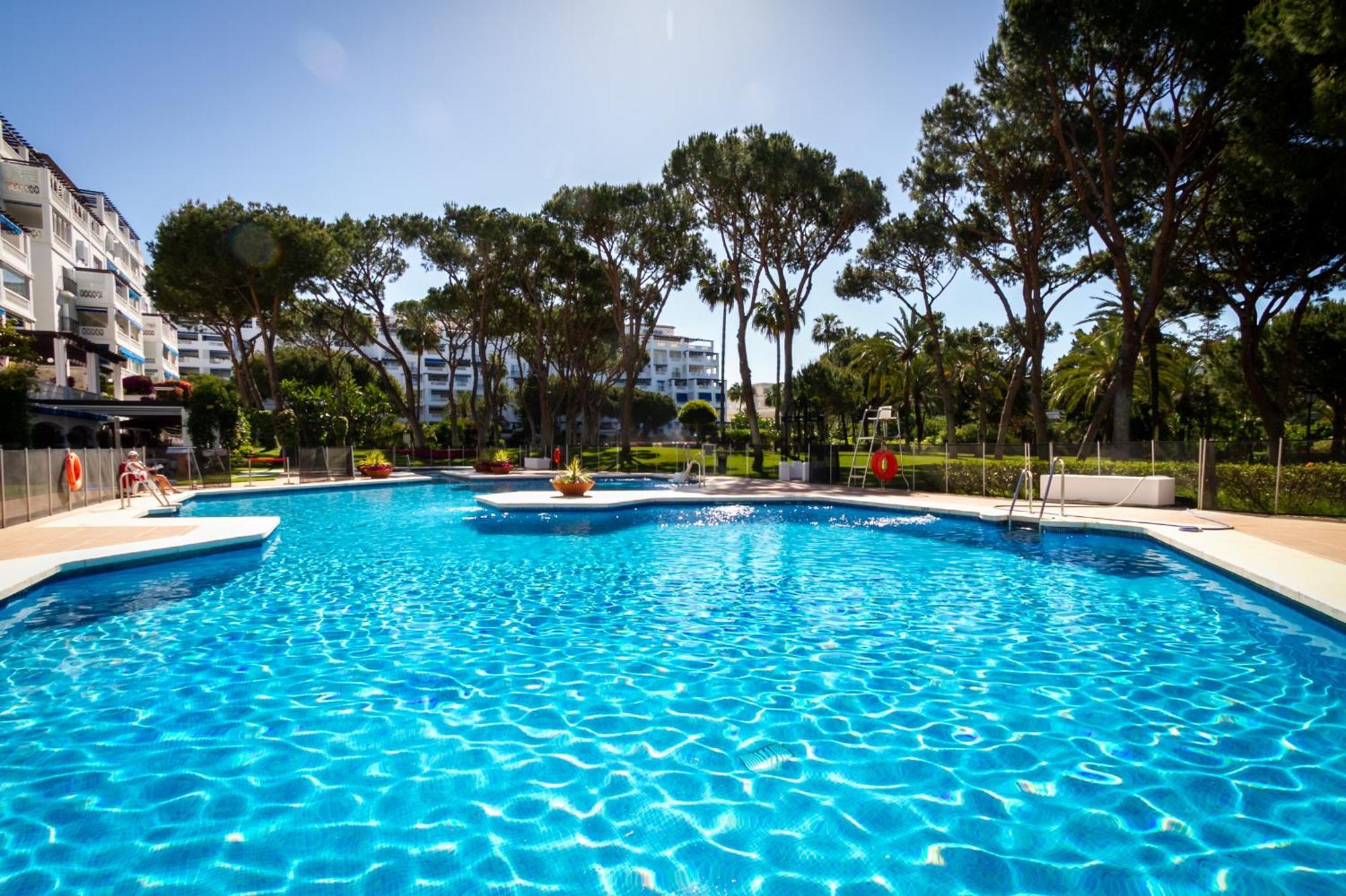 Marbella Banus Suites - Lily Playas Del Duque Banus Beach Apartment Kültér fotó