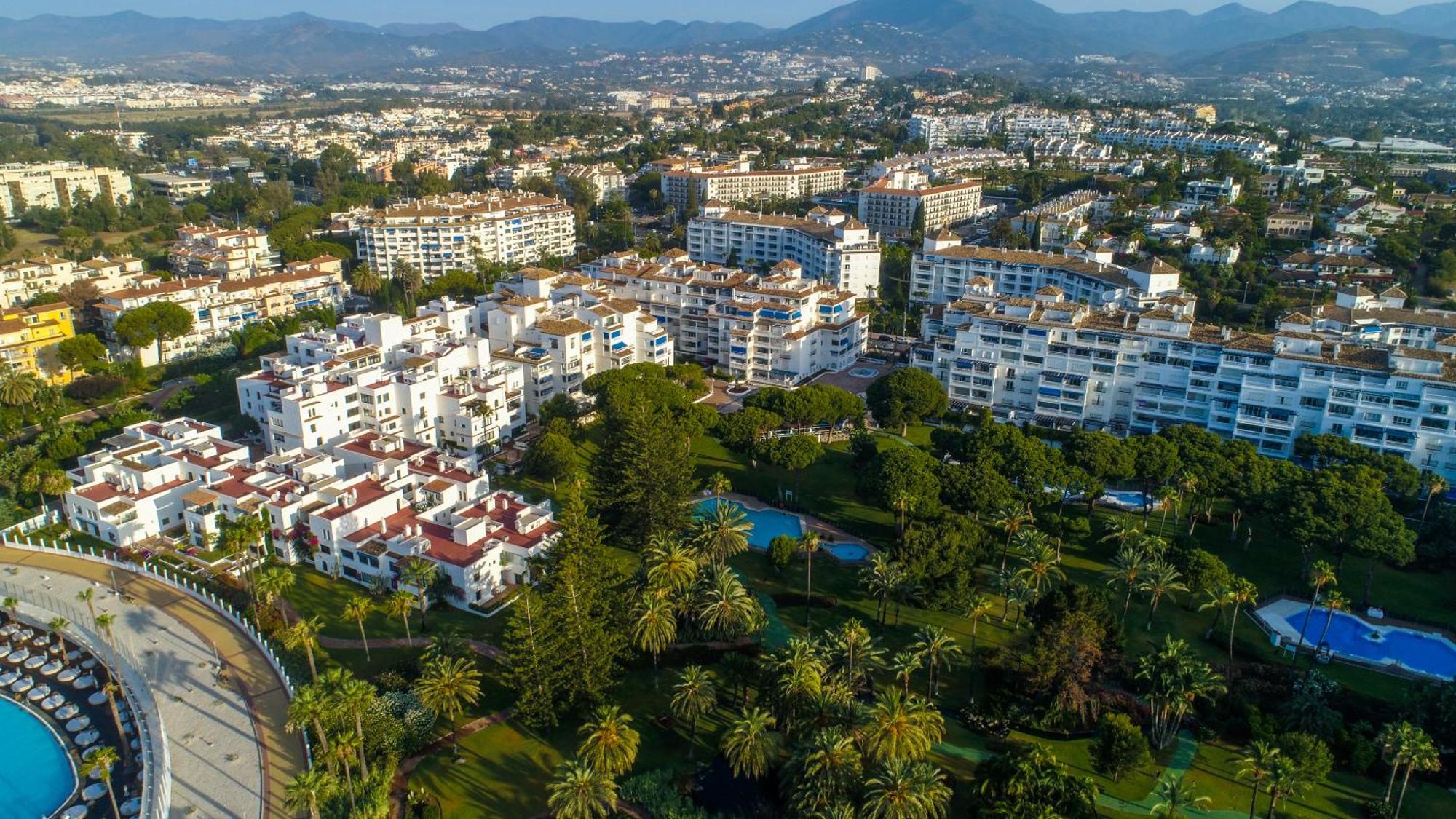 Marbella Banus Suites - Lily Playas Del Duque Banus Beach Apartment Kültér fotó