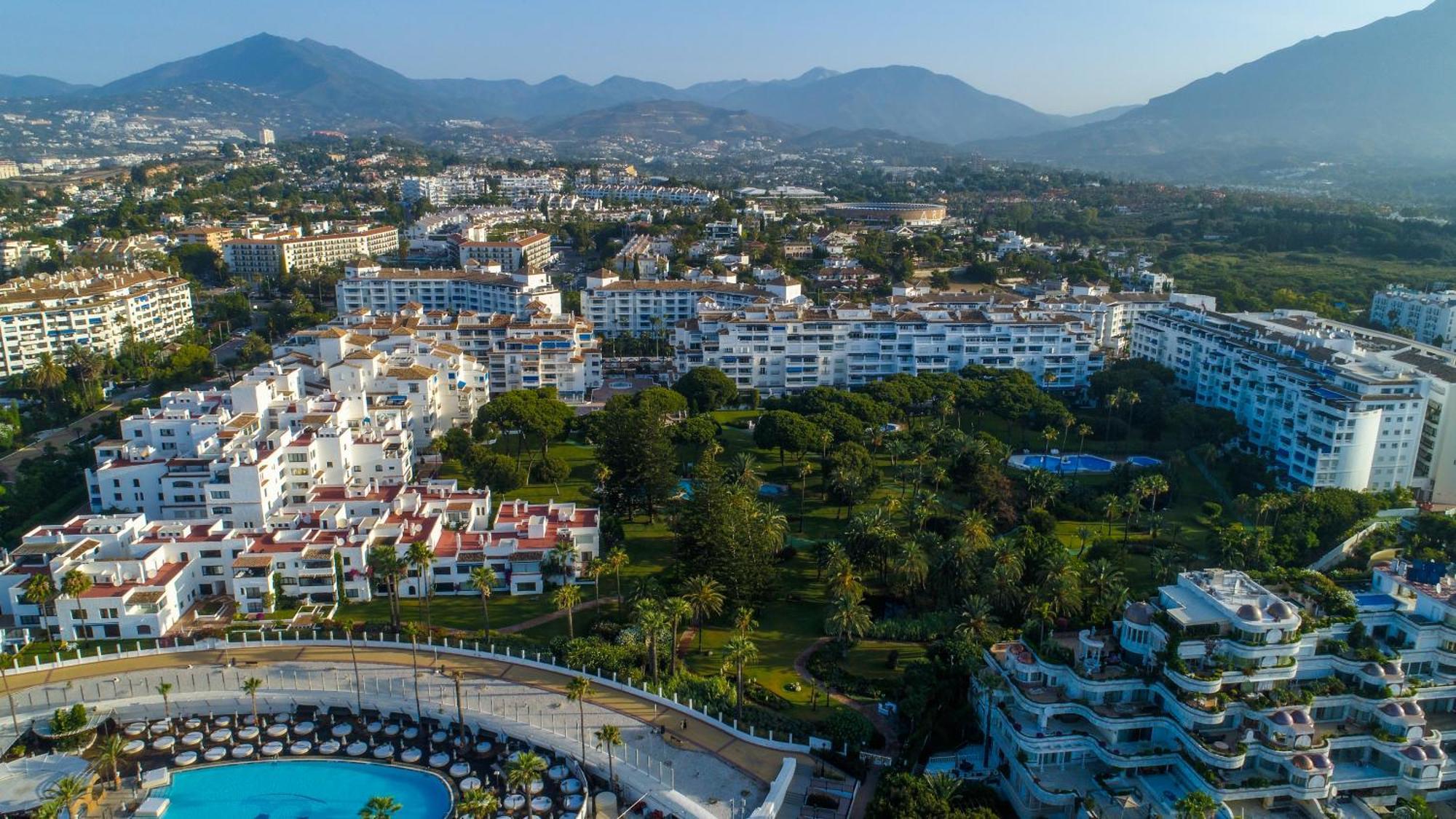 Marbella Banus Suites - Lily Playas Del Duque Banus Beach Apartment Kültér fotó